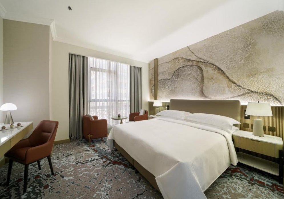 Superior Room with One King Bed