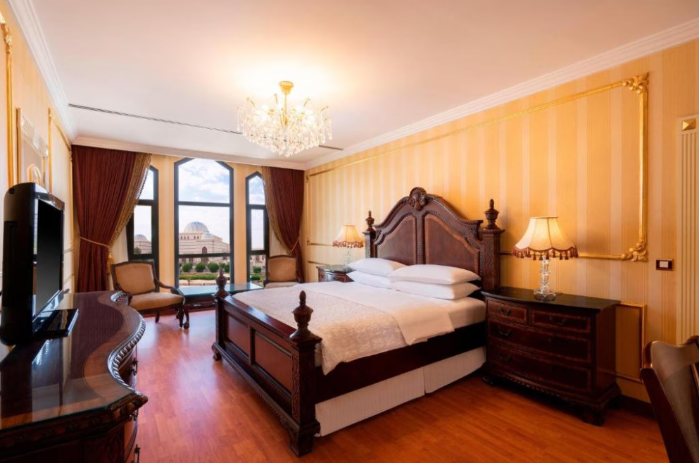 Superior Room with One King Bed