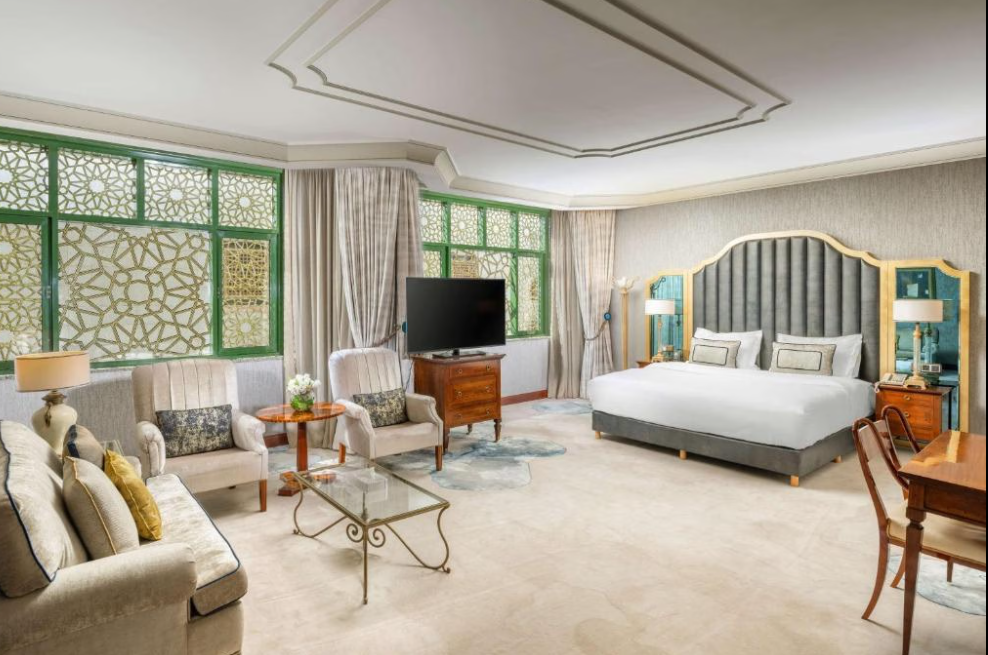 Superior Room with One King Bed