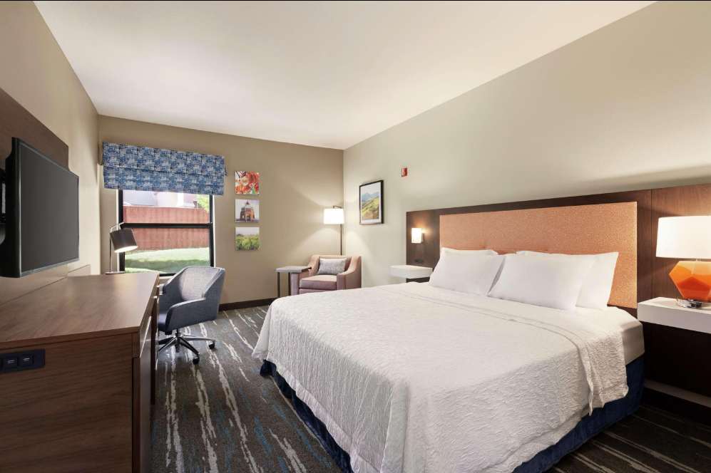 Superior Room with One King Bed