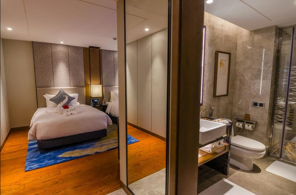Superior Room with One King Bed