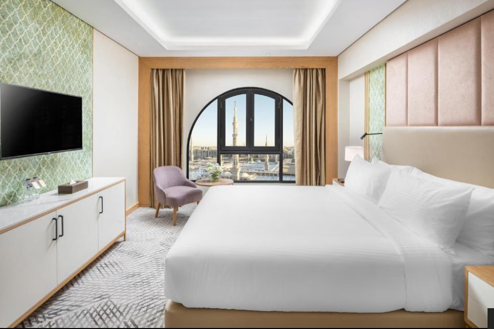 Superior Room with One King Bed