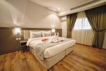 Superior Room with One King Bed